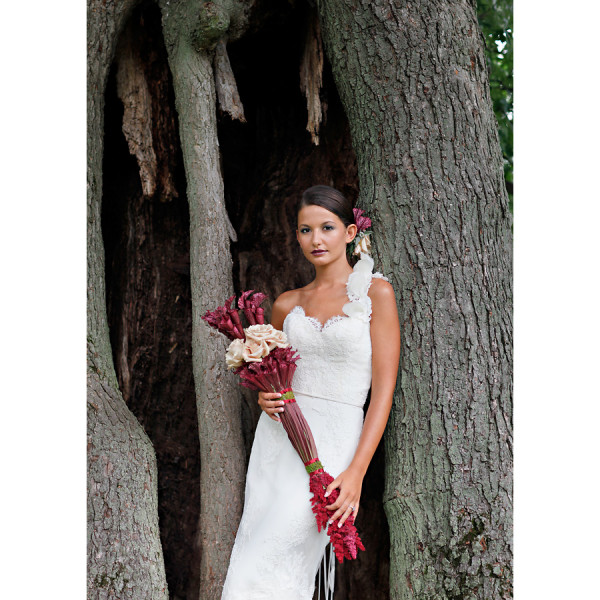 Beautiful Burgundy Wedding Bouquet for a Summer Day